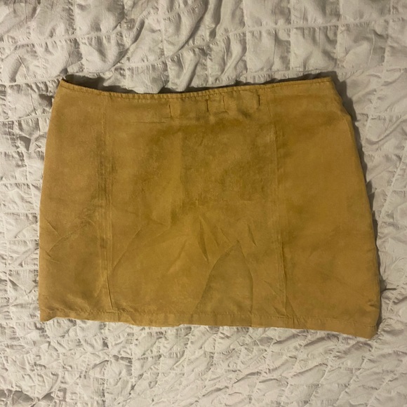 Wild Blue Sadie Robertson Collaboration Faux Suede button up skirt with pockets - Picture 2 of 3